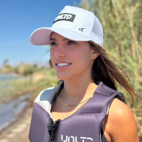 หมวก snapback unltd สีขาว