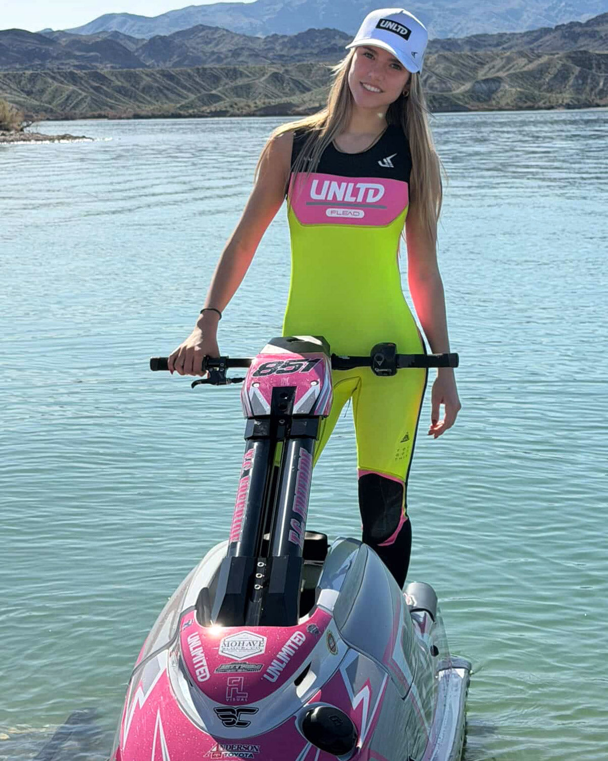 ملابس السباحة المتناثرة جون