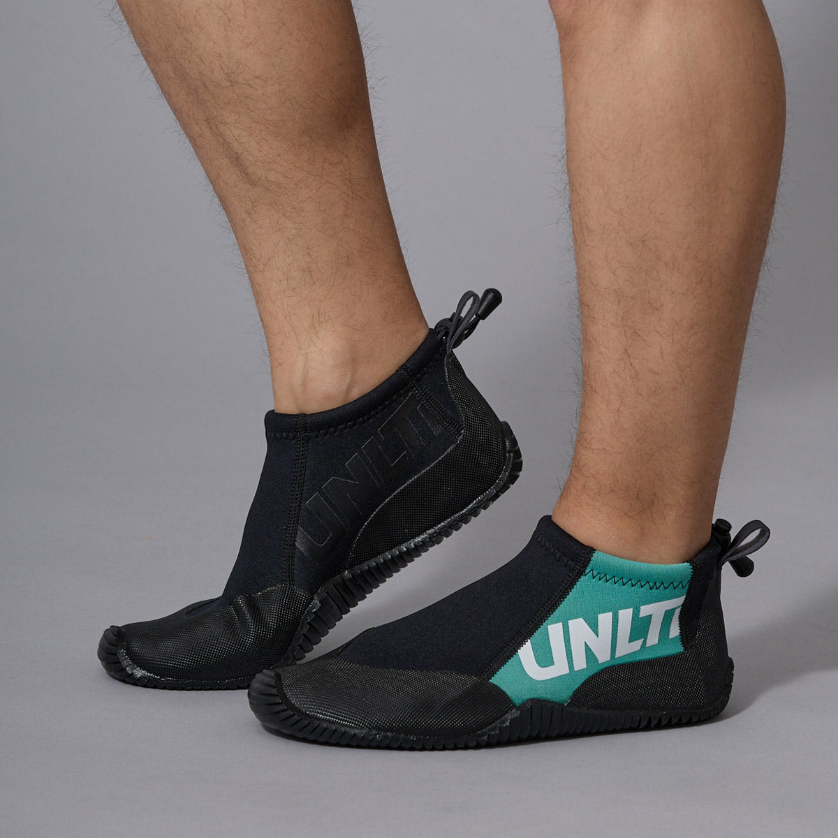 أحذية أكوا فليكس